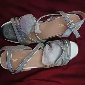 NWT Dream Pairs Women's Silver Strappy Sandals